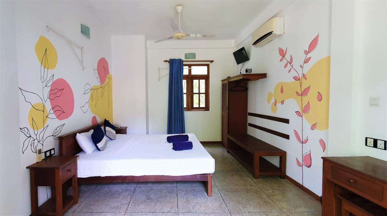 Blue Turtle Hotel Tissamaharama Exterior foto