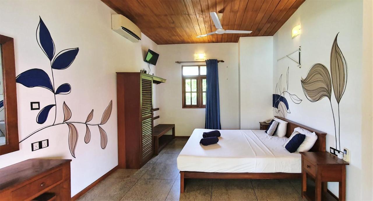 Blue Turtle Hotel Tissamaharama Exterior foto