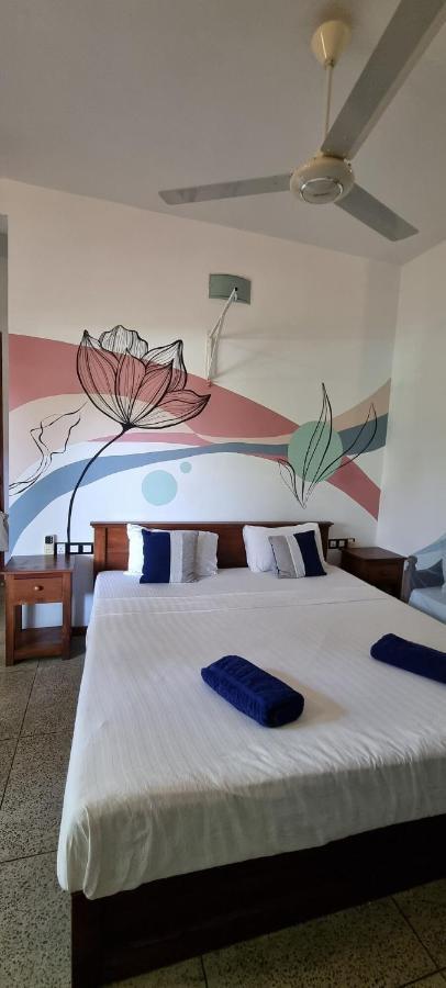 Blue Turtle Hotel Tissamaharama Exterior foto